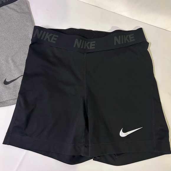 Nike ProShorts set of two in grey and black - Picture 2 of 6